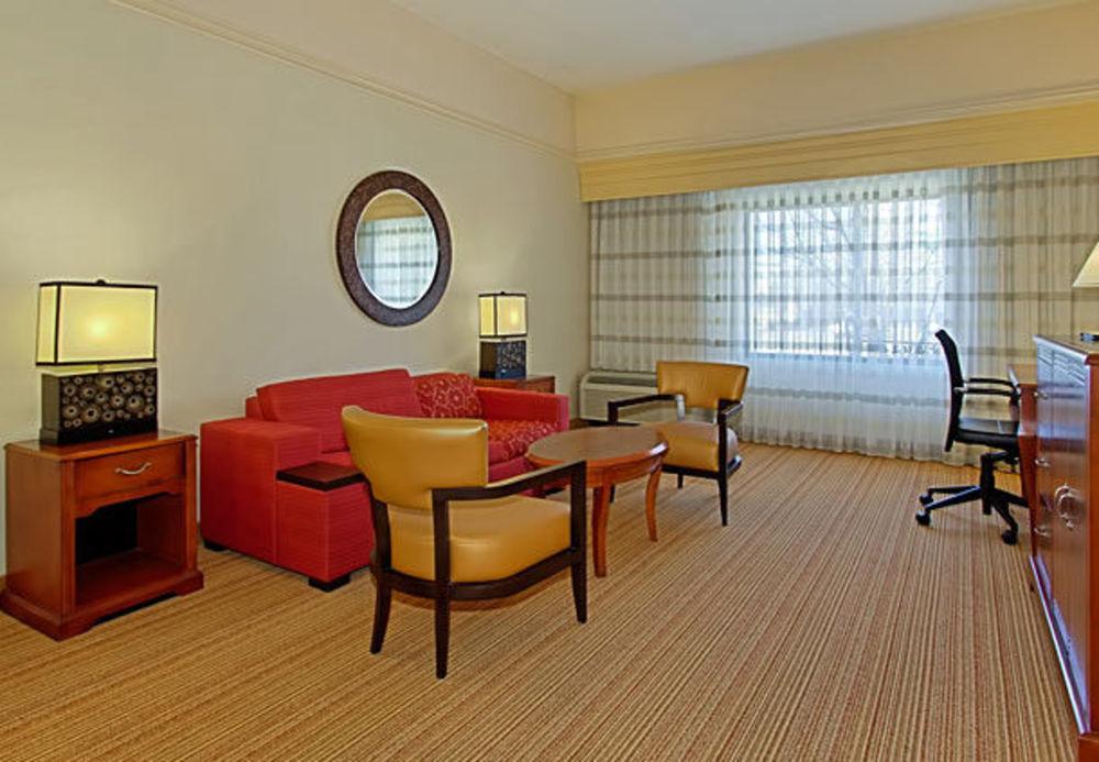 Courtyard By Marriott Springfield Hotel Exterior photo