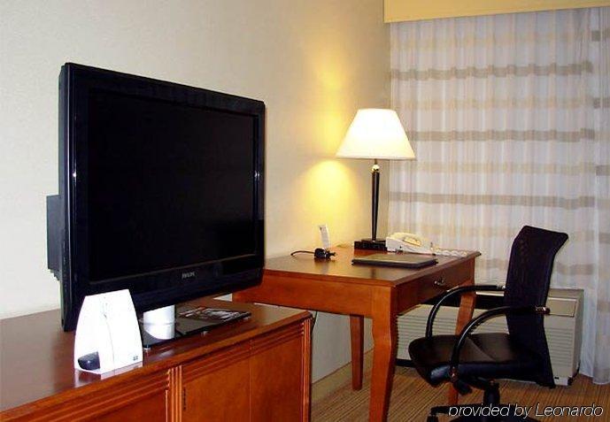Courtyard By Marriott Springfield Hotel Room photo