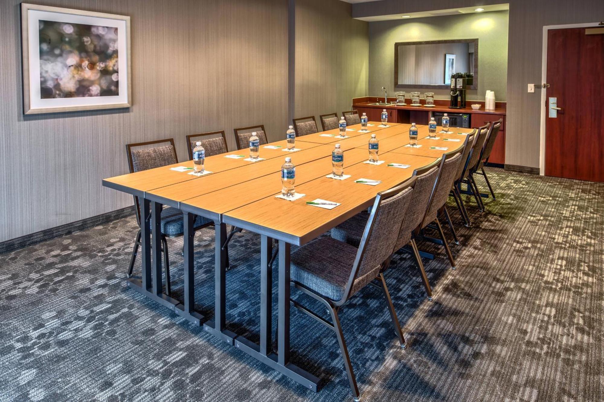 Courtyard By Marriott Springfield Hotel Exterior photo