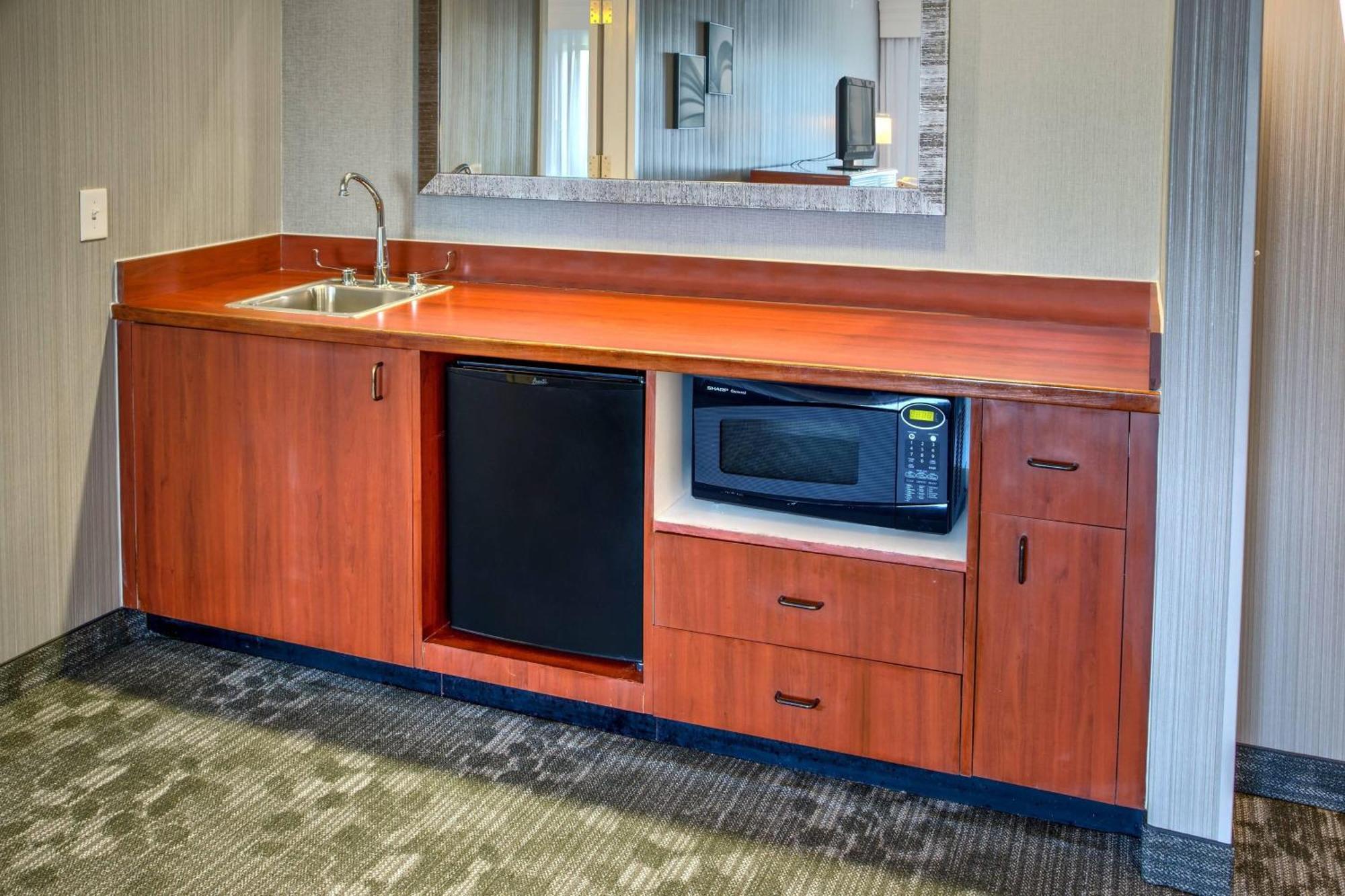 Courtyard By Marriott Springfield Hotel Exterior photo