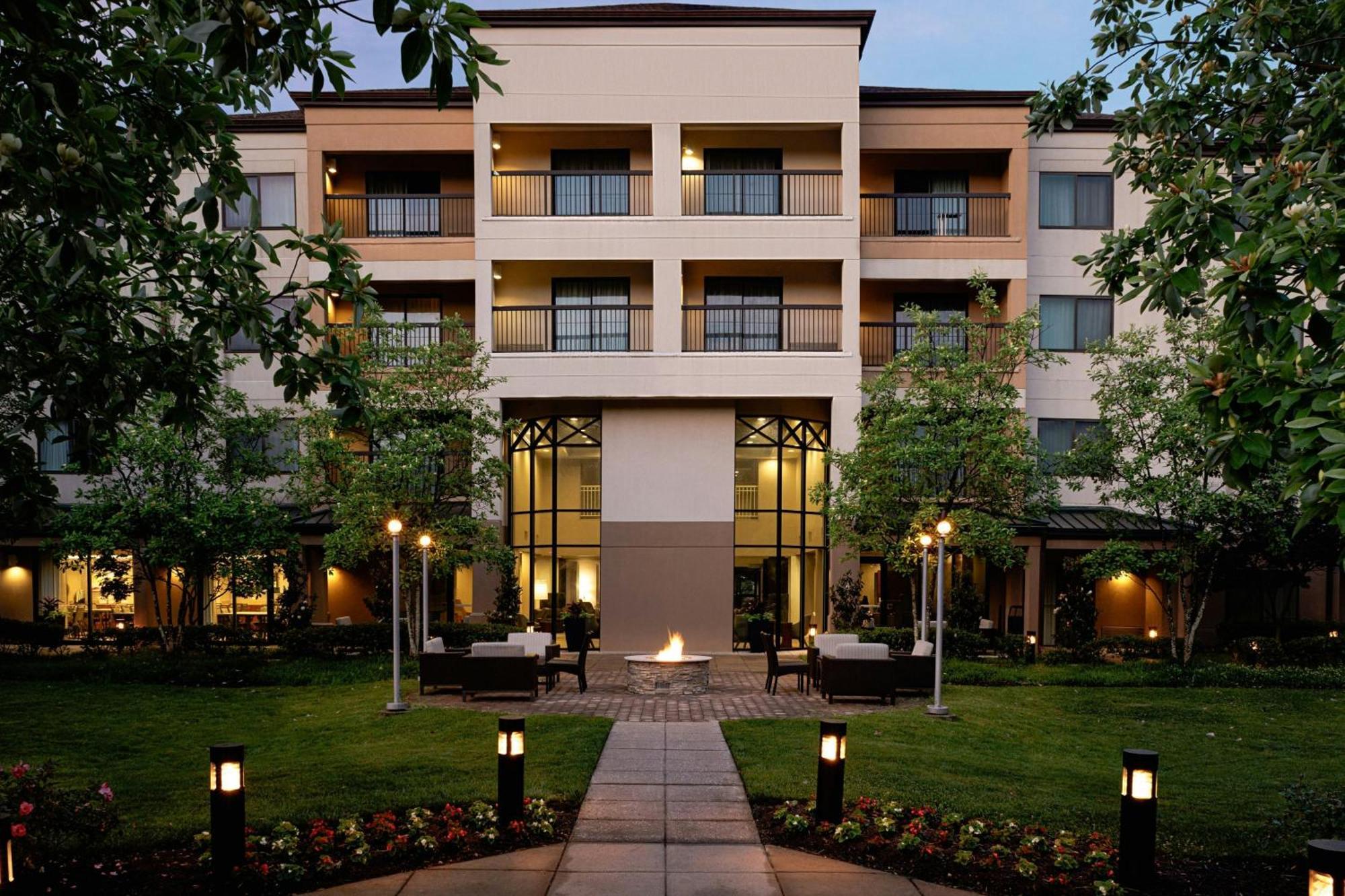 Courtyard By Marriott Springfield Hotel Exterior photo