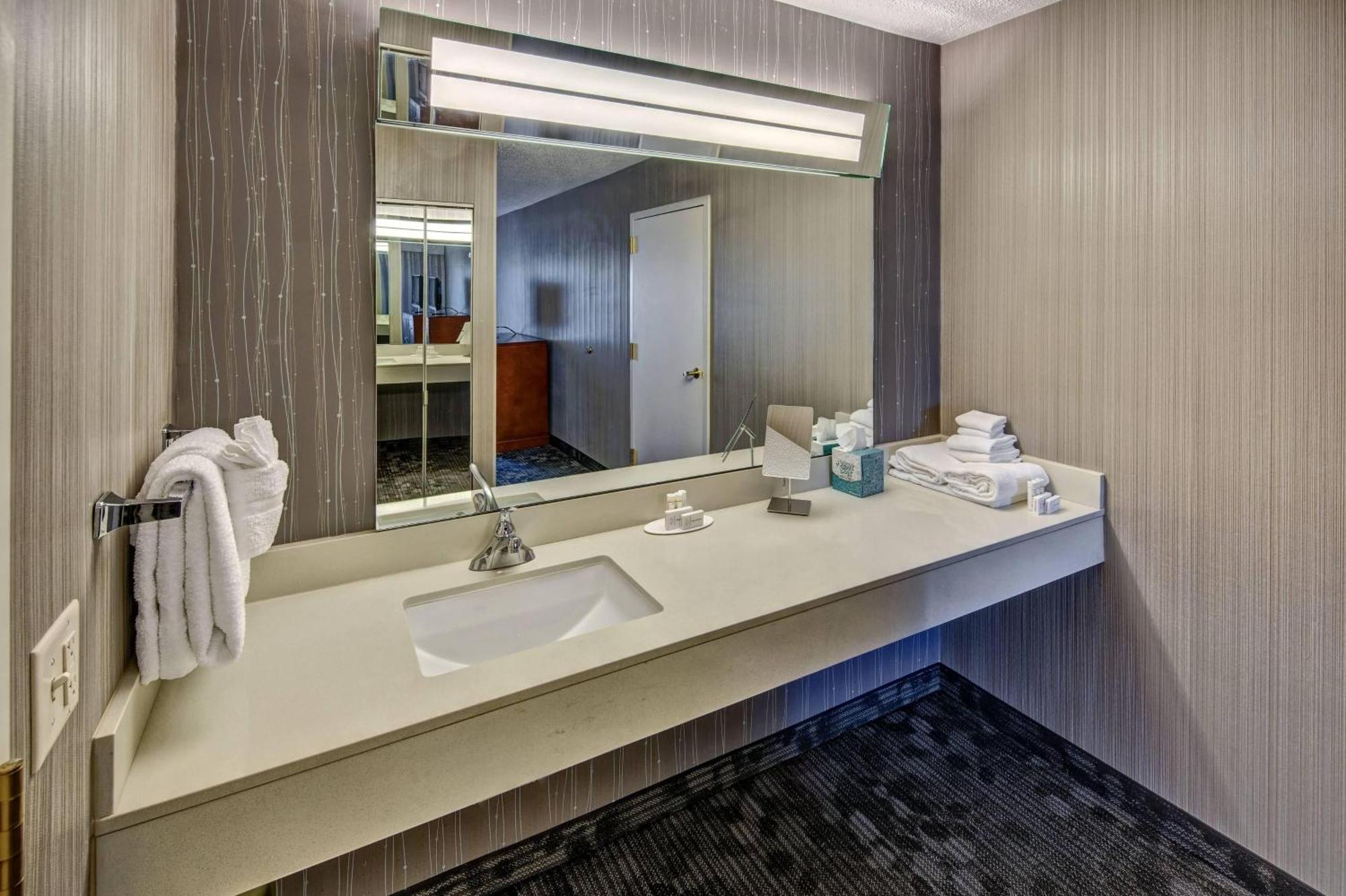 Courtyard By Marriott Springfield Hotel Exterior photo