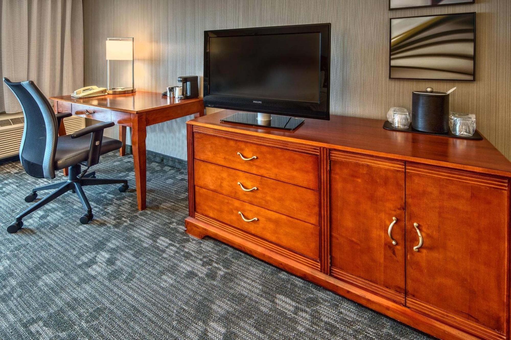 Courtyard By Marriott Springfield Hotel Exterior photo