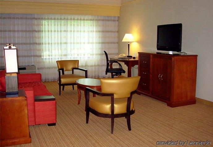 Courtyard By Marriott Springfield Hotel Room photo